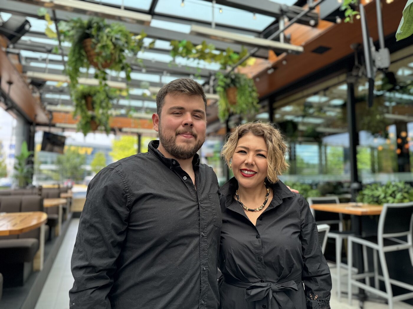 Marisela y Arturo, representantes registrados ante la CRA